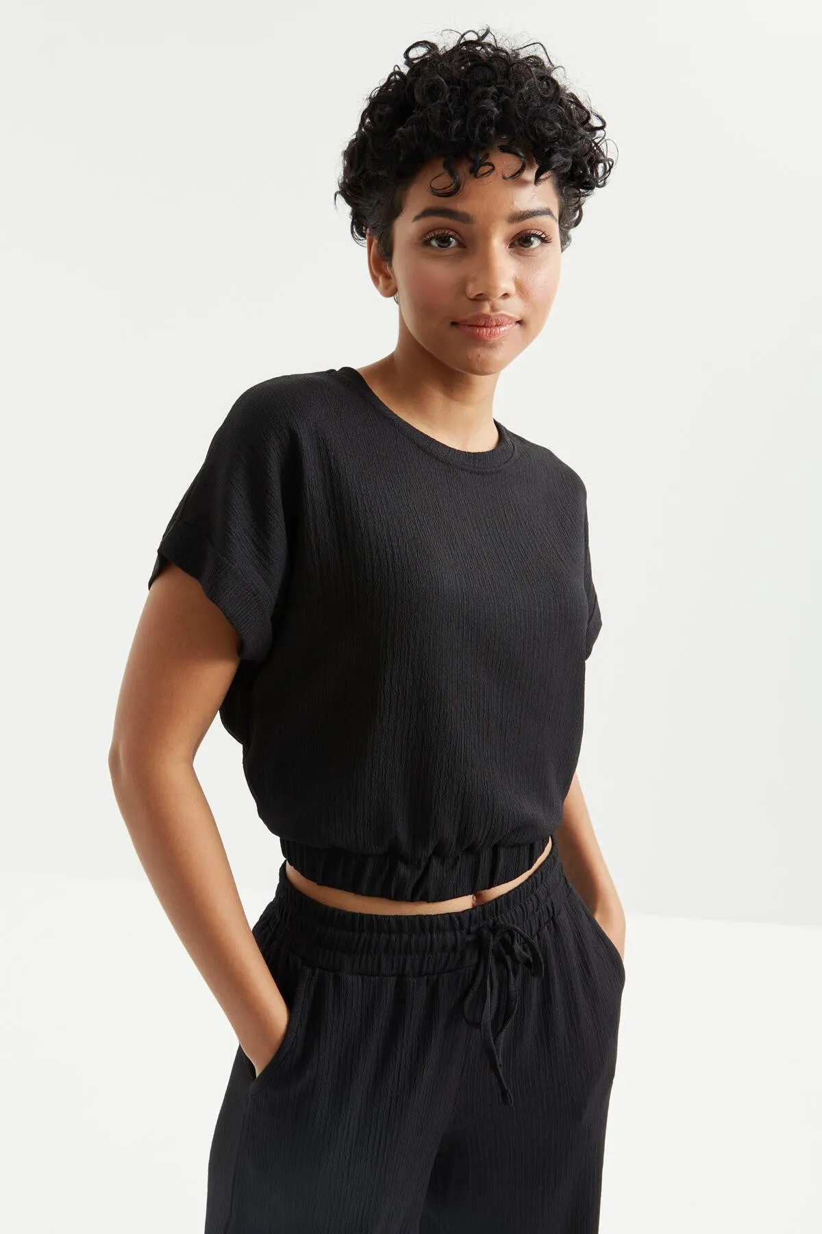basic o yaka beli lastikli bürümcük kumaş kadin crop top t-shirt - 97227