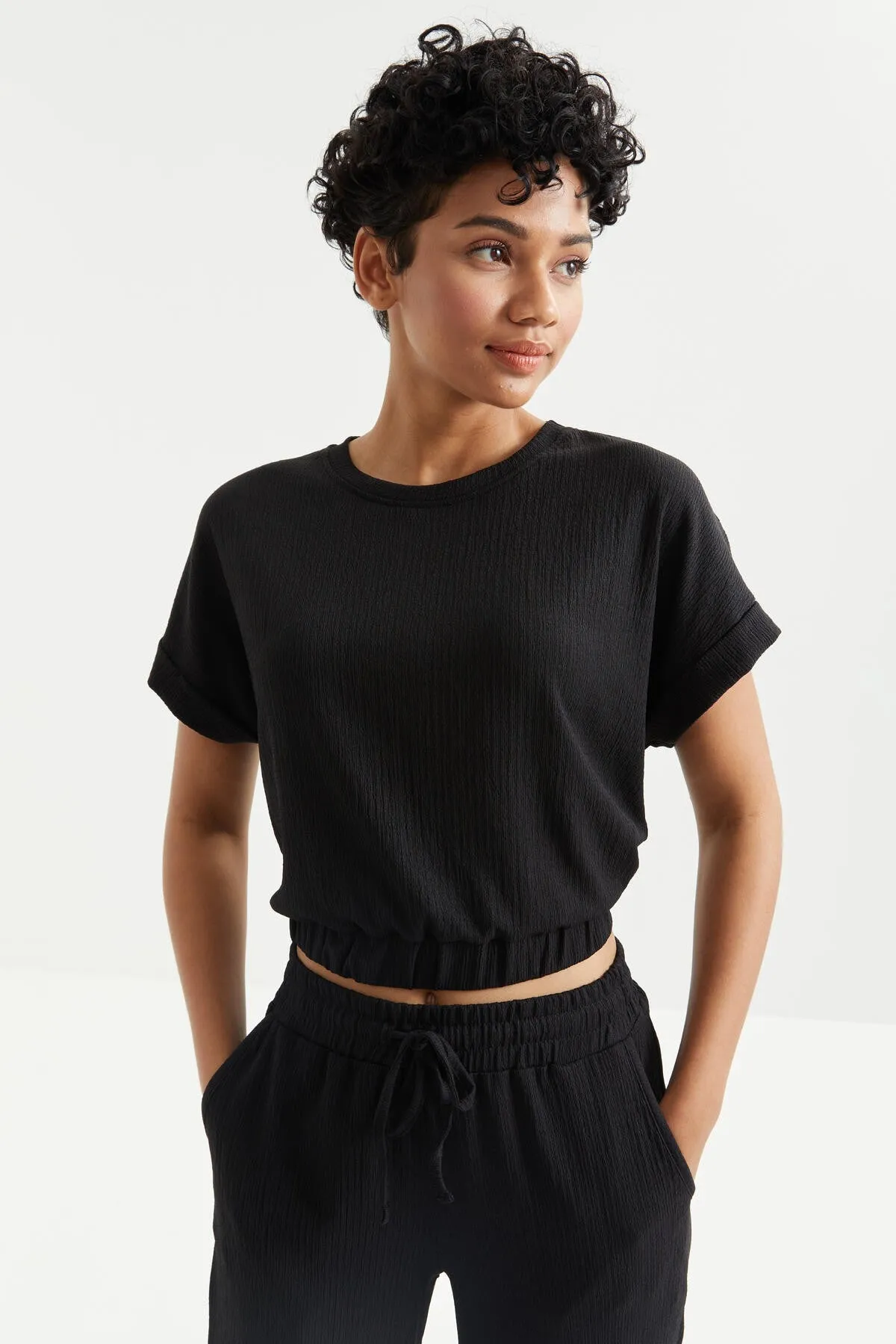 basic o yaka beli lastikli bürümcük kumaş kadin crop top t-shirt - 97227