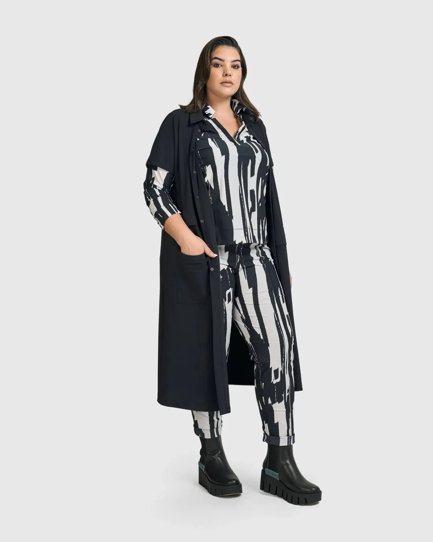 Matrix Short Sleeve Duster, Black